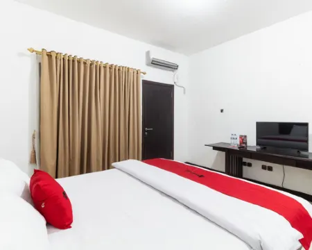 RedDoorz Near Bahu Mall Manado Hotels in Malalayang
