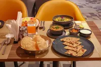Wedstation by 5 Senses Hotel & Resort, Israna - Aamiainen