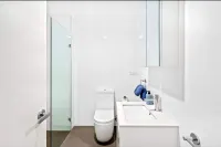 Central art-deco 1bed with balcony & aircon Hotels in Surry Hills