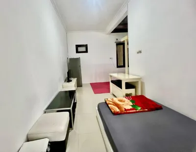 Calya Wisata Homestay Hotel dekat ATM BCA & Indomaret Mendolo