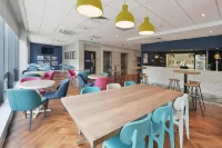 Travelodge Bolton Central River Street Hotel  호텔