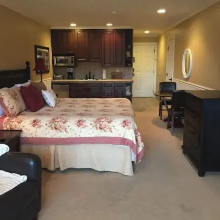 Bigfork Waterfront Condo Отели в г. Бигфорк
