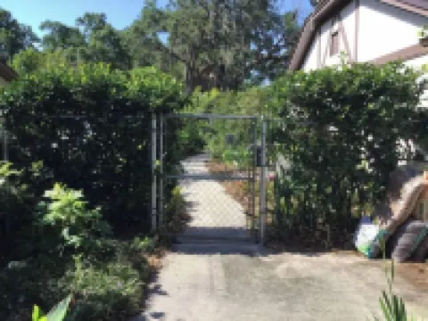 Quiet Oasis in Lovely Neighborhood