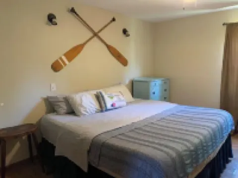 Charming cabin!Perfect lake getaway for your family or fishing trip.