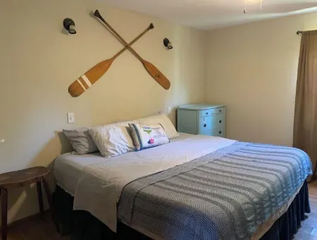 Charming cabin!Perfect lake getaway for your family or fishing trip.