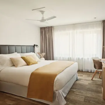 Met Pamplona Hotels near Tramontana