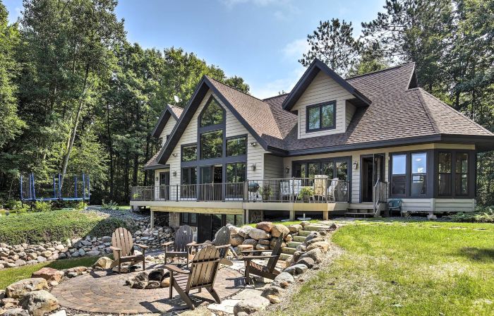 Lakefront Hayward Home w/ Game Room & Private Dock