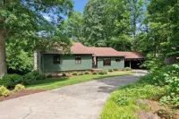 Shady Daze: Waterfront Home w/ Deck, Hot Tub & Lake Views Hotels in Lake Norman of Catawba