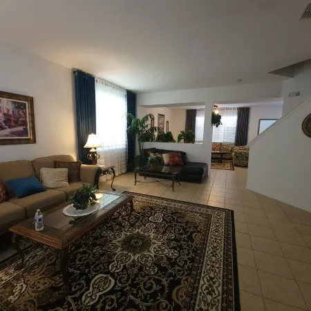 4-bedroom house in cool Clermont with AC, WiFi. Enjoy your stay
