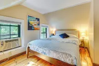Charming Cottage w/ Patio, Walk to Boothbay Harbor - parking
