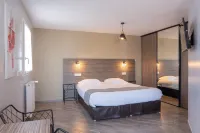 Hôtel Restaurant les 13 Assiettes فنادق في Saint-Laurent-de-Terregatte