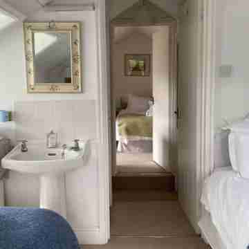 Chapel Cottage, spacious light and airy cottage in the Cotswolds AONB Rooms