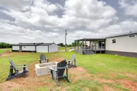Kingston Home w/ on-Site Boat Parking 2 Mi to Lake - 3 estrellas