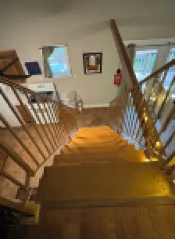 Cozy cabin getaway with hot-tub under stars!