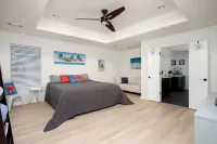 Private Pool, BBQ, Workout area, KING Beds, Park across street+ basketball court