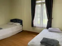 Villa Tangkuban Foothills Lembang - 5 Bedrooms - Private - Villaer