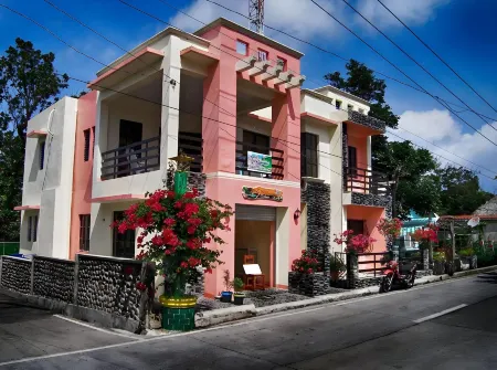 R&E Bed & Breakfast Отели рядом с достопримечательностью «Tukon Church»