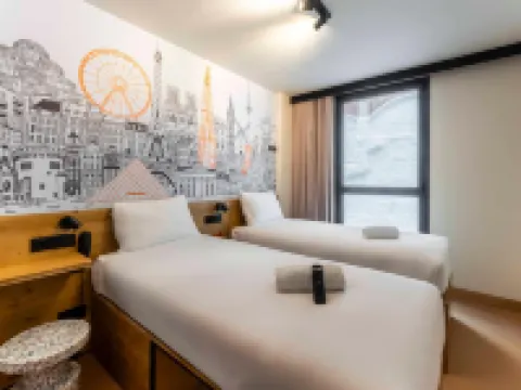 อีซี่โฮเทล บาร์เซโลนา ลา ซาเกร่า โรงแรมในบาร์เซโลนา