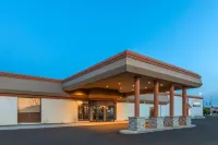 베이몬트 바이 윈덤 제임스타운 컨퍼런스 센터 & 워터 파크 Stutsman County Courthouse State Historic Site 주변 호텔