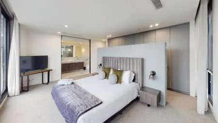 Luxury Penthouse with Astonishing Bay and City Views Отели рядом с достопримечательностью «Альберт-Парк»