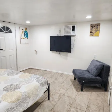 Charming 2 bed studio with BREATH taking views Отели в г. Бисби