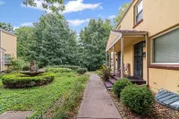 Sleeps 5, 3 Queen Beds, Centrally Located, Near Downtown KC & County Club Plaza Hotels near The Nelson-Atkins Museum of Art