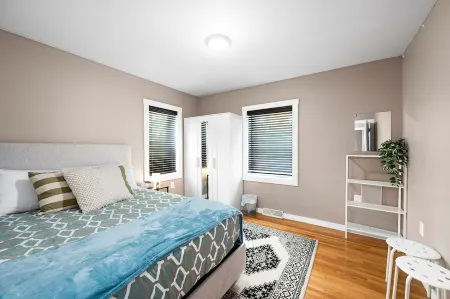 6bd 3ba large gathering home, close to YMCA and 5 miles to Downtown Duluth Отели в г. Хермантаун