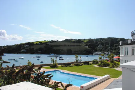 34 The Salcombe Отели рядом с достопримечательностью «Torcross Beach»