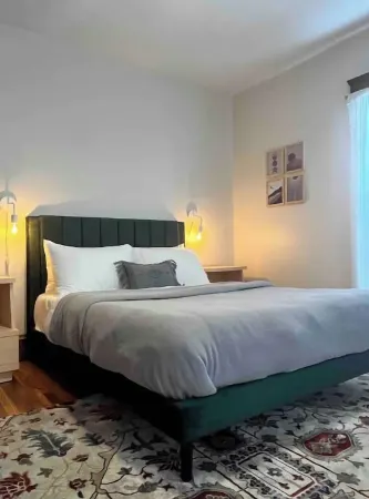 Quaint Pet Friendly 2 Bed Apartment Downtown