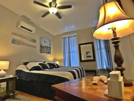 Loft by the Lake Отели в г. Ховард