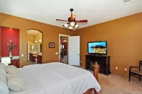 Desert Escape, 3Bd 3Bth, 2 King Suites in Gated Country Club Hotels in Indio
