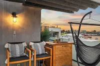 Dreamy Venice Beach 5BR House with Rooftop & Steps to Beach