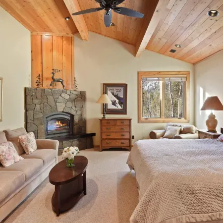 Wulf's Lodge at Olympic Valley Unwind in Hot Tub! Отели в г. Скво-Вэлли
