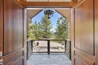 Luxury Mountain Chalet Deck w/ BBQ & Lake Views