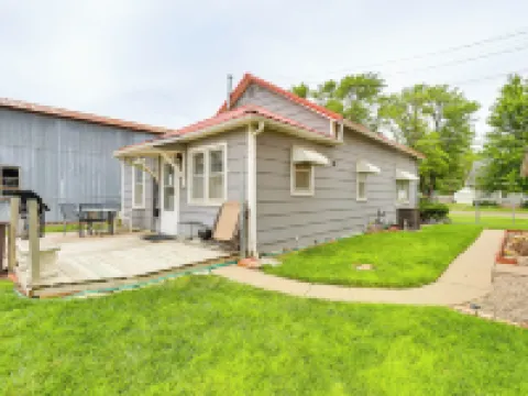 Dtwn Belleville Home w/ Yard < 1 Mi to High Banks Hotels in Belleville