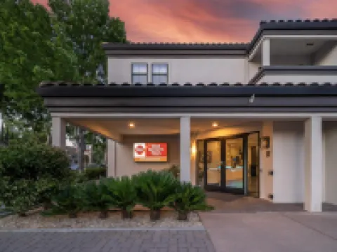 โรงแรมเบสท์เวสเทิร์นพลัส ปาล์มคอร์ท โรงแรมในเดวิส