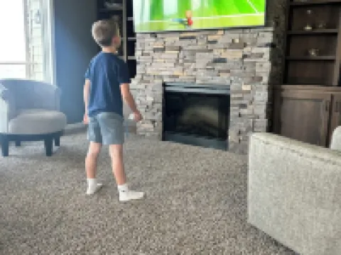 Charming lake front 3-bedroom condo in Arnolds Park with fitness room, WiFi 阿諾茲帕克酒店