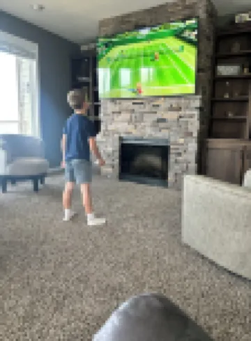 Charming lake front 3-bedroom condo in Arnolds Park with fitness room, WiFi