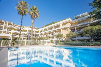 Le First in Cannes with 2 Bedrooms and 2 Bathrooms Hotels in Prado - Republique