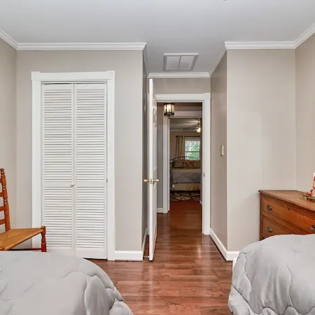 Fabulous 5 Bedroom 3 Bathroom Holiday House Near Beaches. WE SANITIZE!