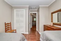 Fabulous 5 Bedroom 3 Bathroom Holiday House Near Beaches. WE SANITIZE!