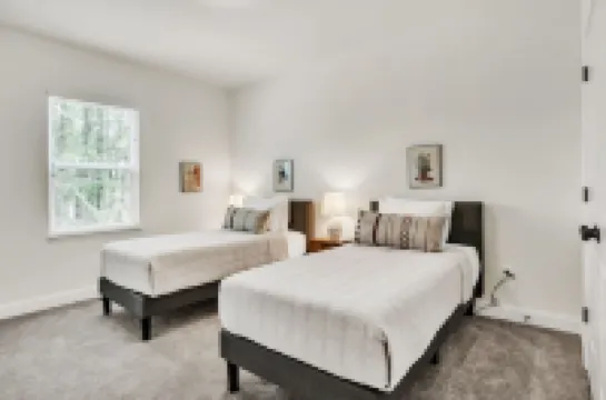 Family & Pets Welcome: 2BR in DT Greer w/ Fire Pit