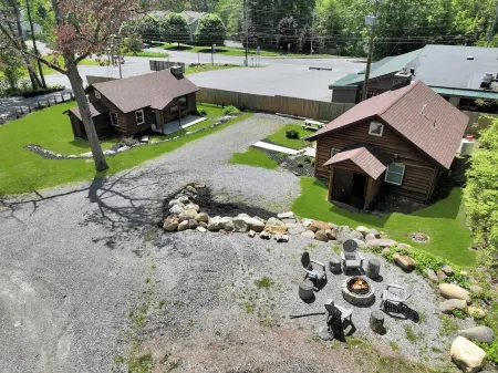 Walk to Beach - Close to Town - Pet Friendly Cabin