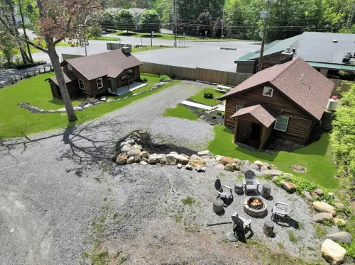 Walk to Beach - Close to Town - Pet Friendly Cabin