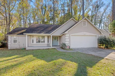 Fenced Yard and Cozy Outdoor Hangout - Spacious Stylish Escape 잭슨 뷰 공원 주변 호텔