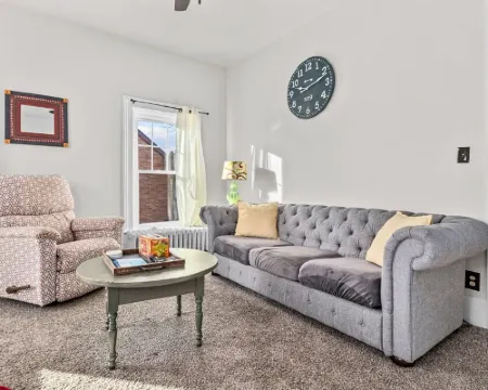 Historical Haven Steps to Downtown アップルトンのホテル