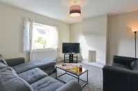 3 Bedroom with 6 x beds - Great location with free parking