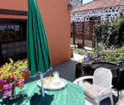 Sombrero de Pico C, with shared swimming pool in El Paso, island of La Palma Hotels in El Paso