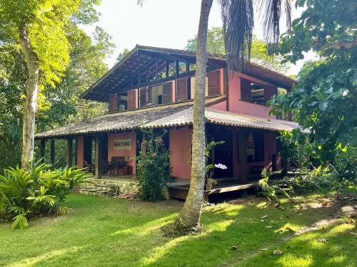 Spacious 2-bedroom house with AC, WiFi in peaceful Maraú