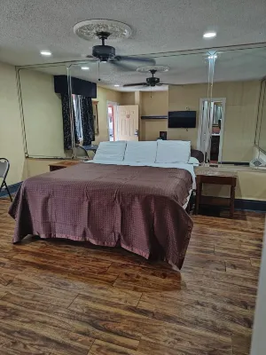 Deluxe Inn - Savannah - Motels